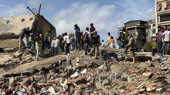 Destroços após sismo na Venezuela