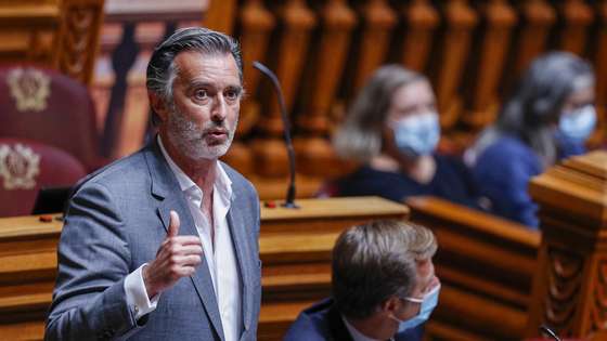 O deputado da Iniciativa Liberal, João Cotrim de Figueiredo, intervém durante o debate sobre política geral, na Assembleia da República, em Lisboa, 07 de outubro de 2021. ANTÓNIO COTRIM/LUSA