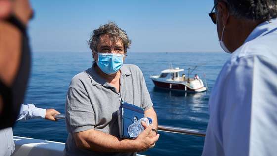 O ministro do Mar, Ricardo Serrão Santos, durante o exercicio com ROV de observacao do fundo do mar, na visita aos novos corais vermelhos (Corallium rubrum) descobertos recentemente ao largo de Albufeira pelo Centro de Ciencias do Mar na Universidade do Algarve, 13 de julho 2020 FILIPE FARINHA/LUSA