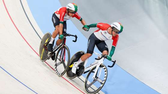 Os atletas  Iúri Leitão e Rui Oliveira (E), durante a final da prova de ciclismo de pista (madison), a contar para os Jogos Olímpicos de Paris, que decorrem entre 26 de julho e 11 de agosto, França, 10 de agosto de 2024. JOSÉ SENA GOULÃO/LUSA