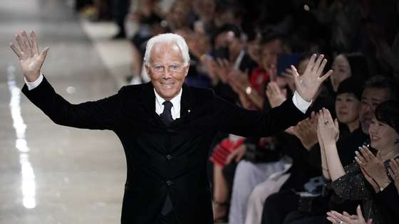 epa12351694 (FILE) - Italian fashion designer Giorgio Armani greets the audience after the presentation of his Cruise collection 2020 at the Tokyo National Museum in Tokyo, Japan, 24 May 2019 (04 September 2025). Armani has died at the age 91, his company confirmed on 04 September 2025.  EPA/FRANCK ROBICHON *** Local Caption *** 55219801