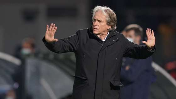 epa09639230 Benfica´s head coach Jorge Jesus reacts during the Portuguese first league soccer match between FC Famalicao vs Benfica, held at Municipal Famalicao stadium in Famalicao, Portugal, 12 December 2021.  EPA/HUGO DELGADO