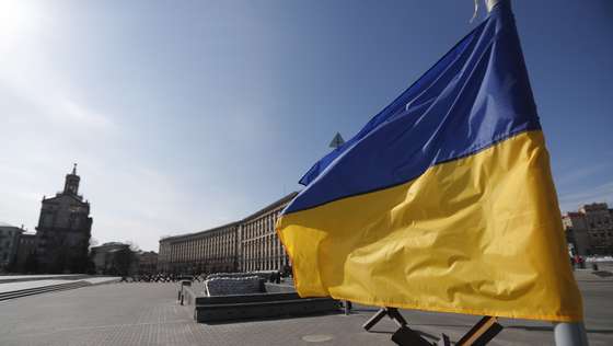 Uma bandeira da Ucrânia em Kiev, capital ucraniana. 11 de março de 2022