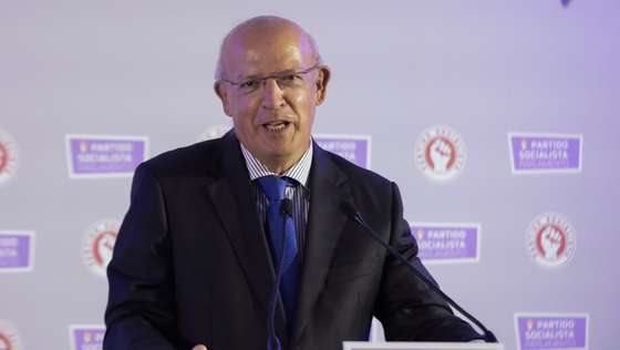 O presidente da Assembleia da República, Augusto Santos Silva, intervém durante o jantar do grupo parlamentar do Partido Socialista (PS), Batalha, 12 de setembro de 2022. O grupo parlamentar do Partido Socialista está em jornadas parlamentares, dedicadas ao tema “Crescimento e Coesão: Um país com oportunidades para todos”. PAULO CUNHA/LUSA