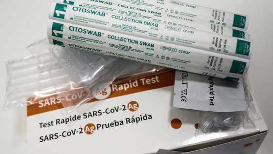 O governo aprovou a venda de testes rápidos de antigénio para a covid-19, a partir deste sábado (13 de março) e por um prazo de seis meses, em farmácias e locais de venda de medicamentos não sujeitos a receita médica, Lisboa, 12 de março de 2021. O objetivo é que seja possível a realização de auto testes à covid-19 de forma a garantir a prevenção, contenção e mitigação da transmissão do vírus, ANTÓNIO COTRIM/LUSA