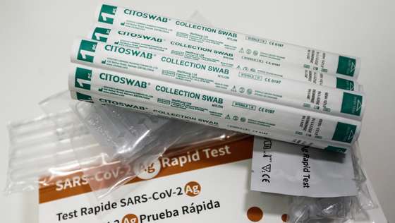 O governo aprovou a venda de testes rápidos de antigénio para a covid-19, a partir deste sábado (13 de março) e por um prazo de seis meses, em farmácias e locais de venda de medicamentos não sujeitos a receita médica, Lisboa, 12 de março de 2021. O objetivo é que seja possível a realização de auto testes à covid-19 de forma a garantir a prevenção, contenção e mitigação da transmissão do vírus, ANTÓNIO COTRIM/LUSA