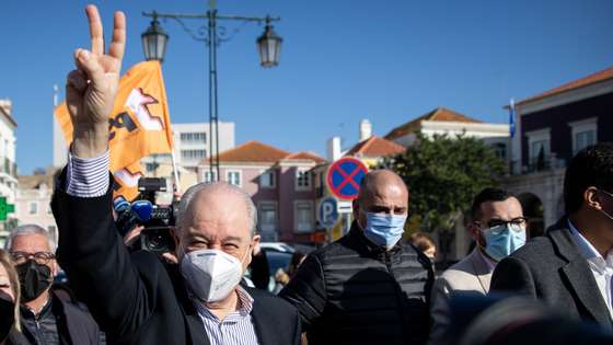 ELEIÇOES LEGISLATIVAS: Rui Rio, lider do Partido Social Democrata (PSD), durante uma arruada em Setubal, no terceiro dia de campanha para as eleições legislativas que se realizaram no próximo dia 30 de Janeiro. 18 de Janeiro de 2022, Setubal TOMÁS SILVA/OBSERVADOR