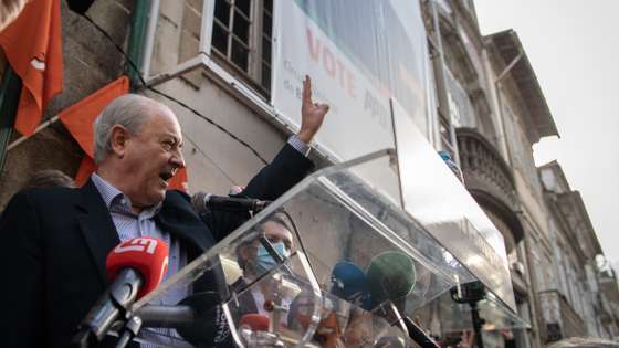 ELEIÇOES LEGISLATIVAS: Rui Rio, lider do Partido Social Democrata (PSD), durante uma arruada em Barcelos, no dia em que arrancam oficialmente os dias de campanha para as eleições legislativas que se realizaram no próximo dia 30 de Janeiro. 16 de Janeiro de 2022, Barcelos TOMÁS SILVA/OBSERVADOR