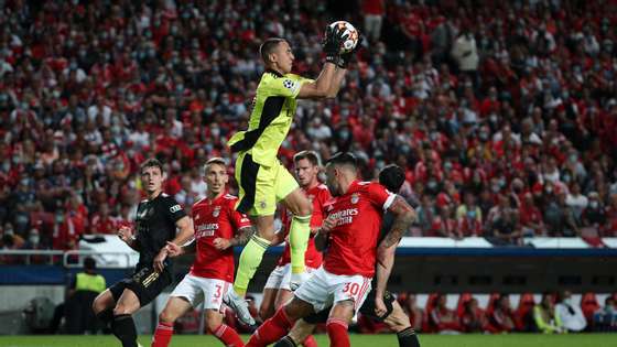 Odysseas Vlachodimos durante o jogo entre o Sport Lisboa e Benfica e o Fussball Club Bayern Munchen, no estádio da Luz, a contar para a 3ª jornada da fase de grupos da Liga dos Campeões 2021/22. Lisboa, 20 de Outubro de 2021. FILIPE AMORIM/OBSERVADOR