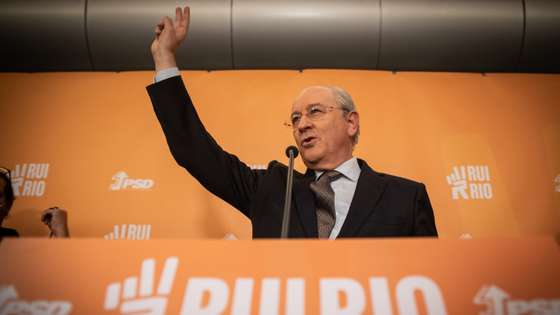 DIRETAS PSD: eleições internas do Partido Social Democrata - PSD - entre Rui Rio e Paulo Rangel, para a liderança do partido. Sede de campanha de Rui Rio, atual líder e re-candidato à liderança do partido, no Hotel Sheraton do Porto. Momento em que se soube da vitória. 27 de novembro de 2021. TOMÁS SILVA/OBSERVADOR