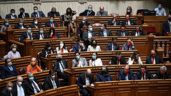 Primeiro dia dos deputados da XV Legislatura na Assembleia da República. Leitura do Relatório da Comissão Eventual de Verificação de Poderes dos Deputados Eleitos e Eleição do presidente da Assembleia da República. Bancada da Iniciativa Liberal e do Chega Lisboa, 29 de Março de 2022. FILIPE AMORIM/OBSERVADOR