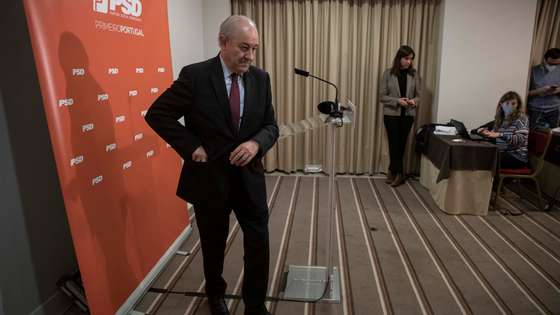 Conselho Nacional do PSD: O Partido Social Democrata encontra-se novamente em reunião para decidir as listas para as próximas eleições legislativas que irão acontecer no próximo dia 30 de janeiro. O conselho nacional reúne-se num hotel em Évora. Declaração aos jornalista de Rui Rio. Évora, 7 de dezembro de 2021. JOÃO PORFÍRIO/OBSERVADOR