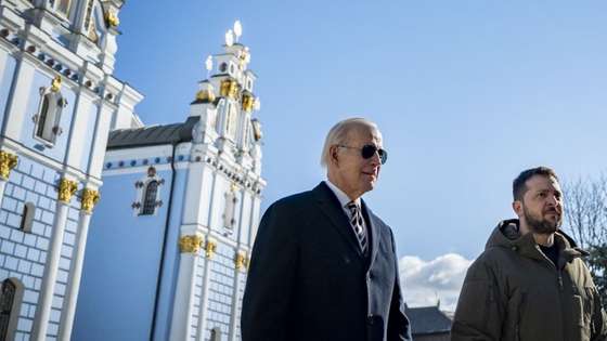 Joe Biden e Volodymyr Zelensky, na visita do Presidente dos EUA a Kiev, a 20 de fevereiro de 2023