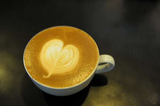 A bartender makes a coffee beverage at Viva Espresso cafeteria-bar in San Salvador, El Salvador on April 16, 2010. AFP PHOTO/ Jose CABEZAS (Photo credit should read Jose CABEZAS/AFP/Getty Images)