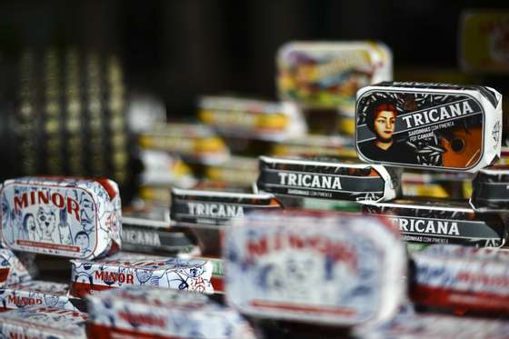 TO GO WITH AFP STORY BY CAROLE GUIRADO - MORE PICTURES IN IMAGES FORUM Several different kinds of canned are displayed at Conserveira de Lisboa on March 18, 2013. Conserveira de Lisboa is a store in Lisbon that exists since 1930 and sells different types of canned. AFP PHOTO/ PATRICIA DE MELO MOREIRA        (Photo credit should read PATRICIA DE MELO MOREIRA/AFP/Getty Images)