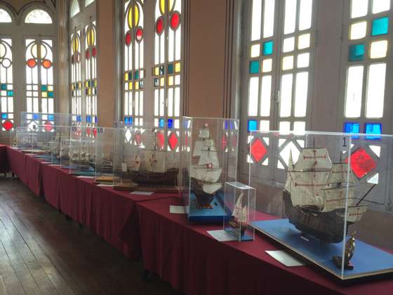 ExposiÃ§Ã£o de 29 miniaturas de navios, todas feitas Ã  mÃ£o