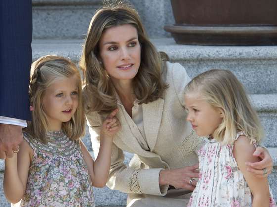 MADRID, SPAIN - AUGUST 19:  Princess Letizia of Spain (C) and her daugthers Princess Leonor of Spain (L) and Princess Sofia of Spain receive Pope Benedict XVI at Zarzuela Palace on August 19, 2011 in Madrid, Spain. Initiated by Pope John Paul II in 1985, World Youth Day youth-oriented events for the celebration of the Catholic faith are held every three years in a different country; this time in Madrid from August 16th to 21st, with Pope Benedict XVI in attendance.  (Photo by Carlos Alvarez/Getty Images)