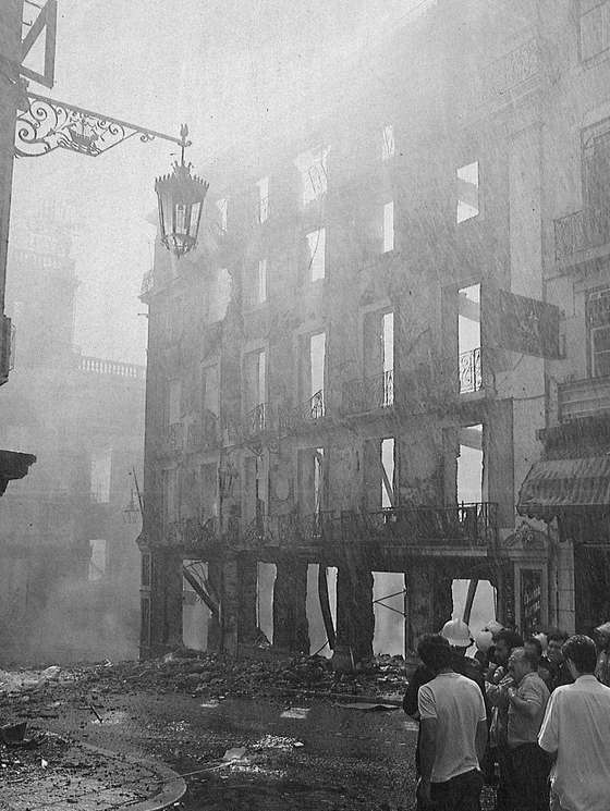Inc&Atilde;&ordf;ndio no Chiado