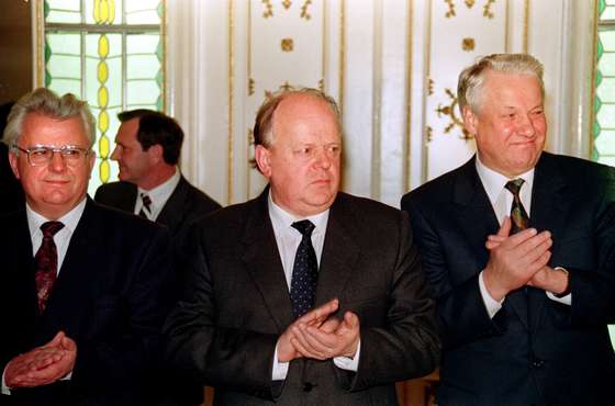 BREST, BELARUS - DECEMBER 8:  Ukrainian president Leonid Kravchuk (L) , Belarus's Supreme Soviet Chairman Stanislav Shushkevich (C) and Russian President Boris Yeltsin (R) stand for applause 08 December 1991 after signing a mutual assistance agreement stating that "the Soviet Union as a geopolitical reality [and] a subject of international law has ceased to exist." The document simultaneously announces the creation of a new entity in the post-USSR territory - the Commonwealth of Independent States.  (Photo credit should read NOVOSTI/AFP/Getty Images)