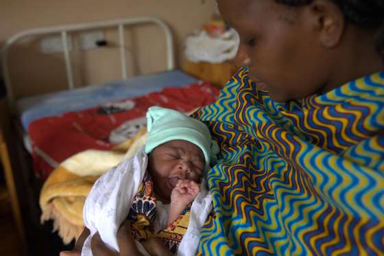 boy, breastfeeding, health centre, infant, Malawi, mother, prevention of mother-to-child transmission, 