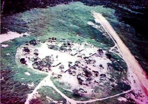 Vista aÃ©rea da base portuguesa de Omar, junto Ã  fronteira com a TanzÃ¢nia