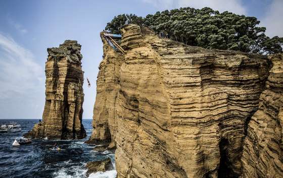 VILA FRANCA DO CAMPO, PORTUGAL - JULY 26: (EDITORIAL USE ONLY) In this handout image provided by Red Bull, David Colturi of the USA dives from the 27 metre platform on Islet Vila Franca do Campo during the fifth stop of the Red Bull Cliff Diving World Series, Azores, Portugal. (Photo by Romina Amato/Red Bull via Getty Images)