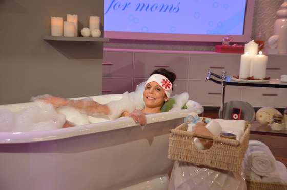 NEW YORK - JANUARY 13:  Bethenny Frankel hosts Porsha Williams (not pictured) and shares bathtub essentials on "bethenny" at CBS Broadcast Center January 13, 2014 in New York City.  The show will air January 16.  (Photo by Mike Coppola/Getty Images for "bethenny")