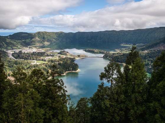 A Vista do Rei sobre a Lagoa das Sete Cidades. Â© Ana Dias Ferreira / Observador