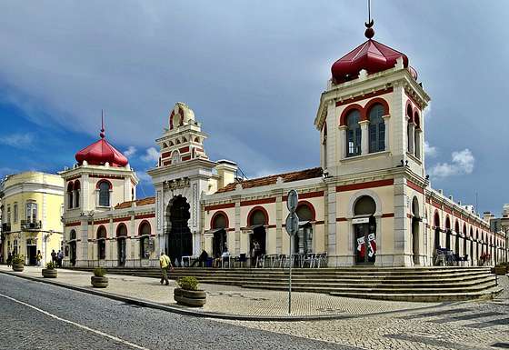 loul&Atilde;&copy; market hires