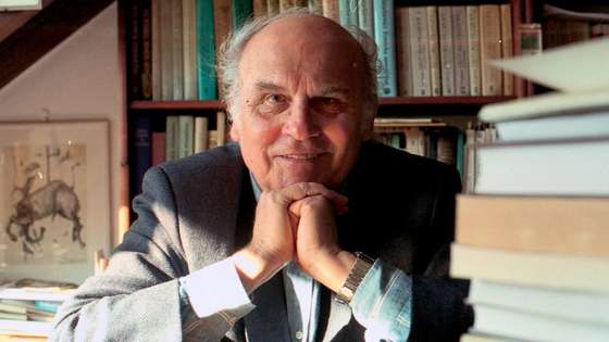 In this picture taken in 2002, Polish author and journalist Ryszard Kapuscinski poses in his office in Warsaw. Kapuscinski, several times cited as a likely candidate for the Nobel literature prize, has died 23 January 2007 at the age of 74. AFP PHOTO/REPORTER/POLAND OUT (Photo credit should read STR/AFP/Getty Images)