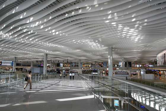 Hong Kong, CHINA: Overview of the newTerminal 2 before its official opening at Chek Lap Kok Airport in Hong Kong, 01 June 2007.  A new Hong Kong terminal built to meet increasing demand for passengers was officilly opened as officials announced that two new carriers will join the new facility.    AFP PHOTO/MIKE CLARKE (Photo credit should read MIKE CLARKE/AFP/Getty Images)