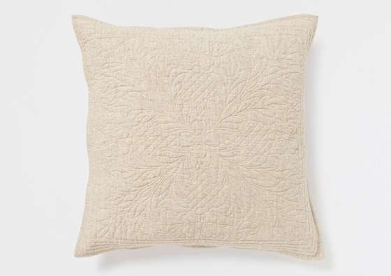 Almofada em linho da Zara Home (19,99&acirc;&not;)