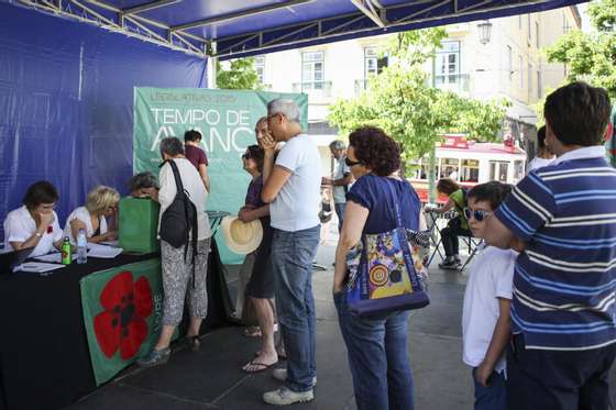 Lisboa, 21/06/2015 - Realizada no Largo de CamÃµes em Lisboa as votaÃ§Ã£o das listas de candidatos do partido Livre e da candidatura cidadÃ£ Tempo de AvanÃ§ar, que concorrem juntos Ã s legislativas, contando jÃ¡ com mais de 100 pessoas. (Nuno Pinto Fernandes/Global Imagens)