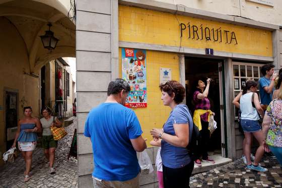 Sintra, 04/09/2014 - Reportagem na Pastelaria Piriquita, para a pÃ¡gina das empresas - 150 anos DN. Na foto: entrada da Pastelaria Piriquita. (Carlos Manuel Martins/Global Imagens)