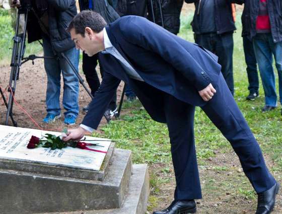 Alexis_Tsipras_at_the_National_Resistance_Memorial,_Kaisariani