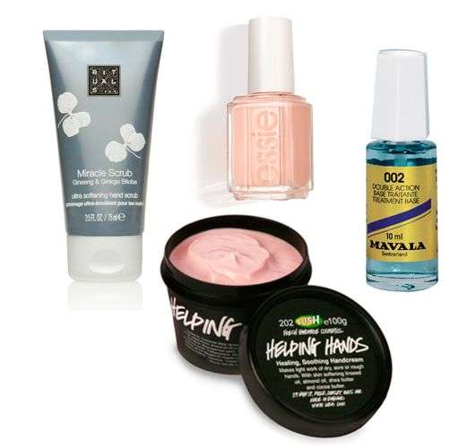 Exfoliante "Miracle Scrub" de Rituals (PVP: 11,50â‚¬); Base protetora de Mavala (PVP: 16,25â‚¬); Verniz "Perennial Chic" de Essie (PVP: 9,90â‚¬) e creme de mÃ£os "Helping Hands" de Lush (PVP: 9,95â‚¬).