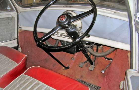 Morris_Mini_interior_1959