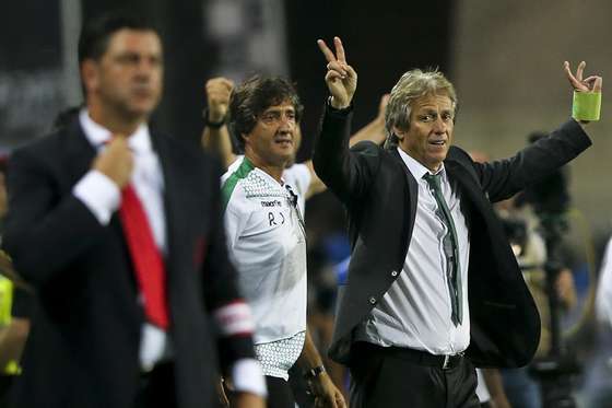 epa04878789 Sporting Clube de Portugal head coach Jorge Jesus reacts after winning the 'Candido de Oliveira' Supercup match against Sport Lisboa e Benfica held at Algarve Stadium in Faro, Portugal, 09 August 2015.  EPA/JOSÃ‰ SENA GOULÃƒO