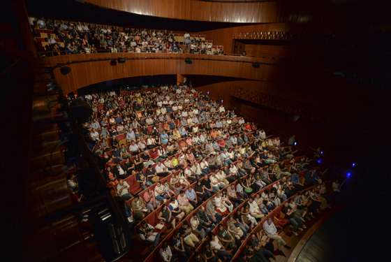 Vila do Conde, 04/07/ 2015 - Decorreu esta tarde a sessÃ£o de abertura do 23Âº Festival de Curtas de Vila do Conde, com a apresentaÃ§Ã£o ao publico do filme de Miguel Gomes "As mil e uma noites", no Teatro Municipal de Vila do Conde. Publico (FÃ¡bio PoÃ§o / Global Imagens)