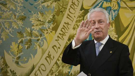 The governor of the Bank of Portugal Carlos Costa waves at the end of a press conference where he announced the solution for the BES (Espirito Santo Bank), at Bank of Portugal headquarters in Lisbon on August 3, 2014. Portugal will inject 4.4 billion euros ($5.9 billion) into the crisis-hit Banco Espirito Santo (BES), Costa announced late Sunday, amid fear of a catastrophic bank run. AFP PHOTO/ PATRICIA DE MELO MOREIRA (Photo credit should read PATRICIA DE MELO MOREIRA/AFP/Getty Images)