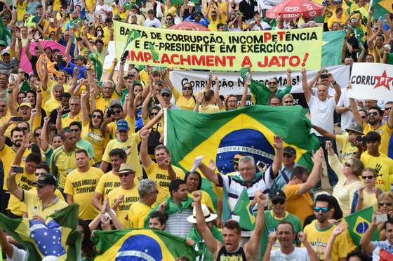 Demostrators protest against the government of Brazilian President Dilma Rousseff in Brasilia, on March 15, 2015. Tens of thousands of Brazilians turned out for demonstrations Sundays to oppose leftist president Dilma Rousseff, a target of rising discontent amid a faltering economy and a massive corruption scandal at state oil giant Petrobras.     AFP PHOTO/EVARISTO SA        (Photo credit should read EVARISTO SA/AFP/Getty Images)