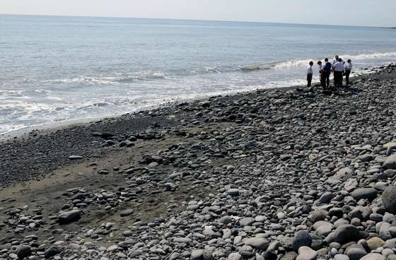 Police officers inspect metallic debris found on a beach in Saint-Denis on the French Reunion Island in the Indian Ocean on August 2, 2015, close to where a Boeing 777 wing part believed to belong to missing flight MH370 washed up last week. A piece of metal was found on La Reunion island, where a Boeing 777 wing part believed to belong to missing flight MH370 washed up last week, said a source close to the investigation. Investigators on the Indian Ocean island took the debris into evidence as part of their probe into the fate of Malaysia Airlines flight MH370, however nothing indicated the piece of metal came from an airplane, the source said. AFP PHOTO / RICHARD BOUHET (Photo credit should read RICHARD BOUHET/AFP/Getty Images)