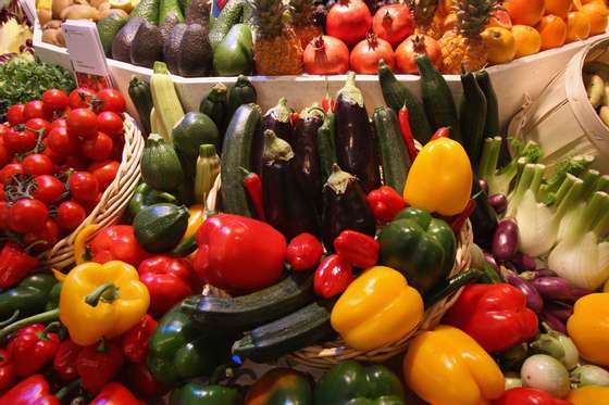 BERLIN - JANUARY 18: Different kinds of vegetables, including paprikas, zucchini, onions and tomatoes, lie on display at a government stand that offers information on nutrition at the Gruene Woche agricultural trade fair January 18, 2008 in Berlin, Germany. The Gruene Woche runs from January 18 through 27. (Photo by Sean Gallup/Getty Images)