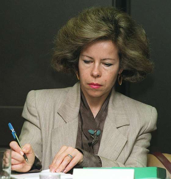 Maria de Bel&Atilde;&copy;m na primeira reuni&Atilde;&pound;o do Conselho de Ministros do Governo de Cavaco 