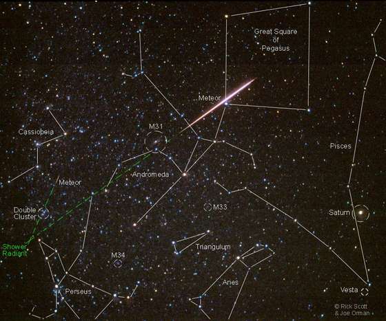 Constela&Atilde;&sect;&Atilde;&micro;es de Perseus, Andr&Atilde;&sup3;meda e Cassiopeia, com a identifica&Atilde;&sect;&Atilde;&pound;o do radiante das Perseidas -  Rick Scott & Joe Orman/NASA
