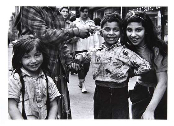 Gun 2, New York, de William Klein.