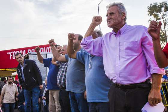 Seixal, 04/09/2015 - JerÃ³nimo de Sousa, secretÃ¡rio geral do Partido Comunista PortuguÃªs (PCP), na cerimÃ³nia de abertura da Festa do Avante. Entre sexta-feira e domingo, a 39Âª Festa do Avante junta na Quinta da Atalaia, polÃ­tica a um programa variado entre debates, workshops, mÃºsica, teatro e cinema. PCP (Reinaldo Rodrigues / Global Imagens)