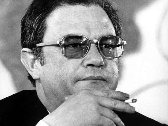 25. As garantias dadas por Melo Antunes nas cimeiras preparat&Atilde;&sup3;rias dos acordos de Lusaka e Alvor ser&Atilde;&pound;o um constante motivo de pol&Atilde;&copy;micas e acusa&Atilde;&sect;&Atilde;&micro;es.