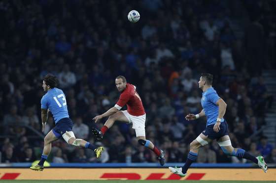 France's fly half Frederic Michalak (C) kicks a clearance during the Pool D match of the 2015 Rugby World Cup between France and Italy at Twickenham stadium, south west London on September 19, 2015. AFP PHOTO / ADRIAN DENNIS RESTRICTED TO EDITORIAL USE, NO USE IN LIVE MATCH TRACKING SERVICES, TO BE USED AS NON-SEQUENTIAL STILLS (Photo credit should read ADRIAN DENNIS/AFP/Getty Images)