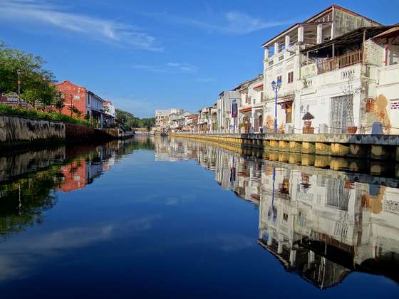 1200px-Malacca_River_Walk_2012